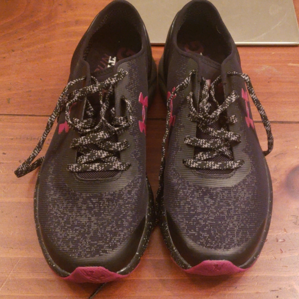 Nwob under armour sneakers size6.5